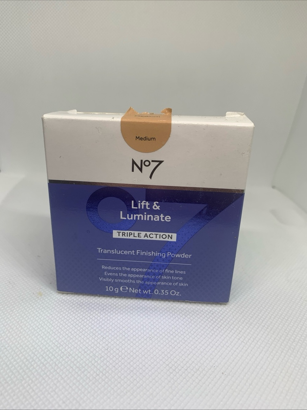 No7 Lift & Luminate Translucent Finishing Powder - Medium